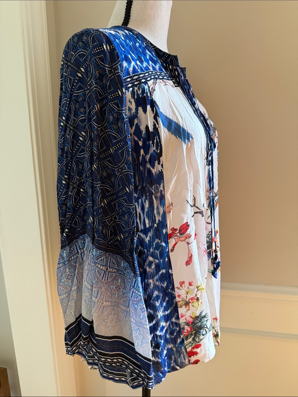 Hale Bob Boho Bird Floral Print Tunic Blouse Size L Blue Cream - Picture 2 of 7